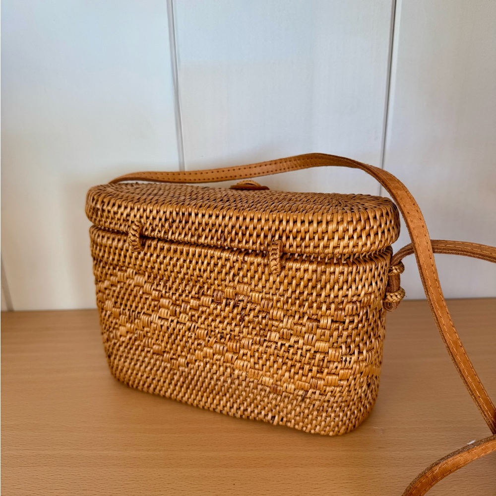 Handwoven Tan Rattan Crossbody Bag - Picture 4 of 5